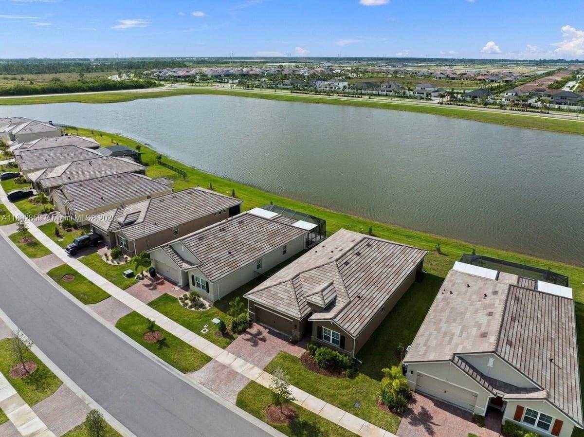 Small Image of 12341 SOUTH WEST ARABELLA DR, Port St. Lucie Number 27