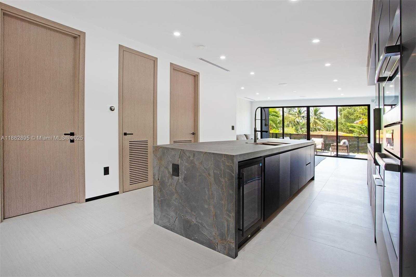 Small Image of 420 SOUTH WEST 15TH RD, Miami Number 23