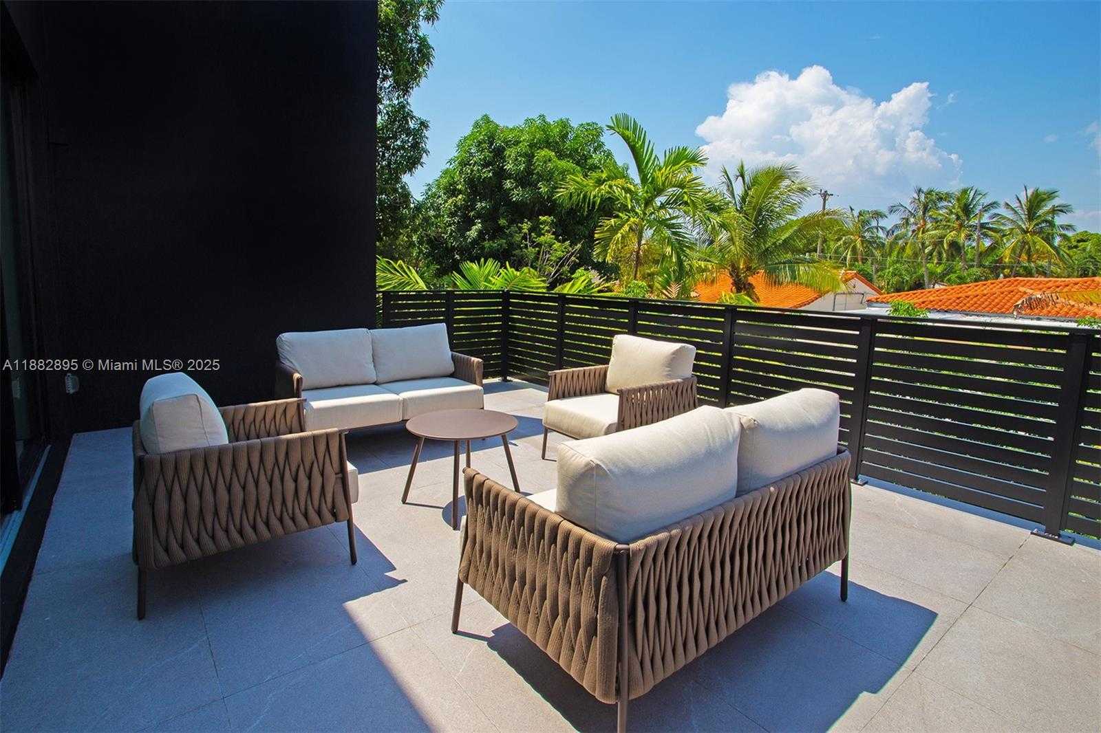 Small Image of 420 SOUTH WEST 15TH RD, Miami Number 30