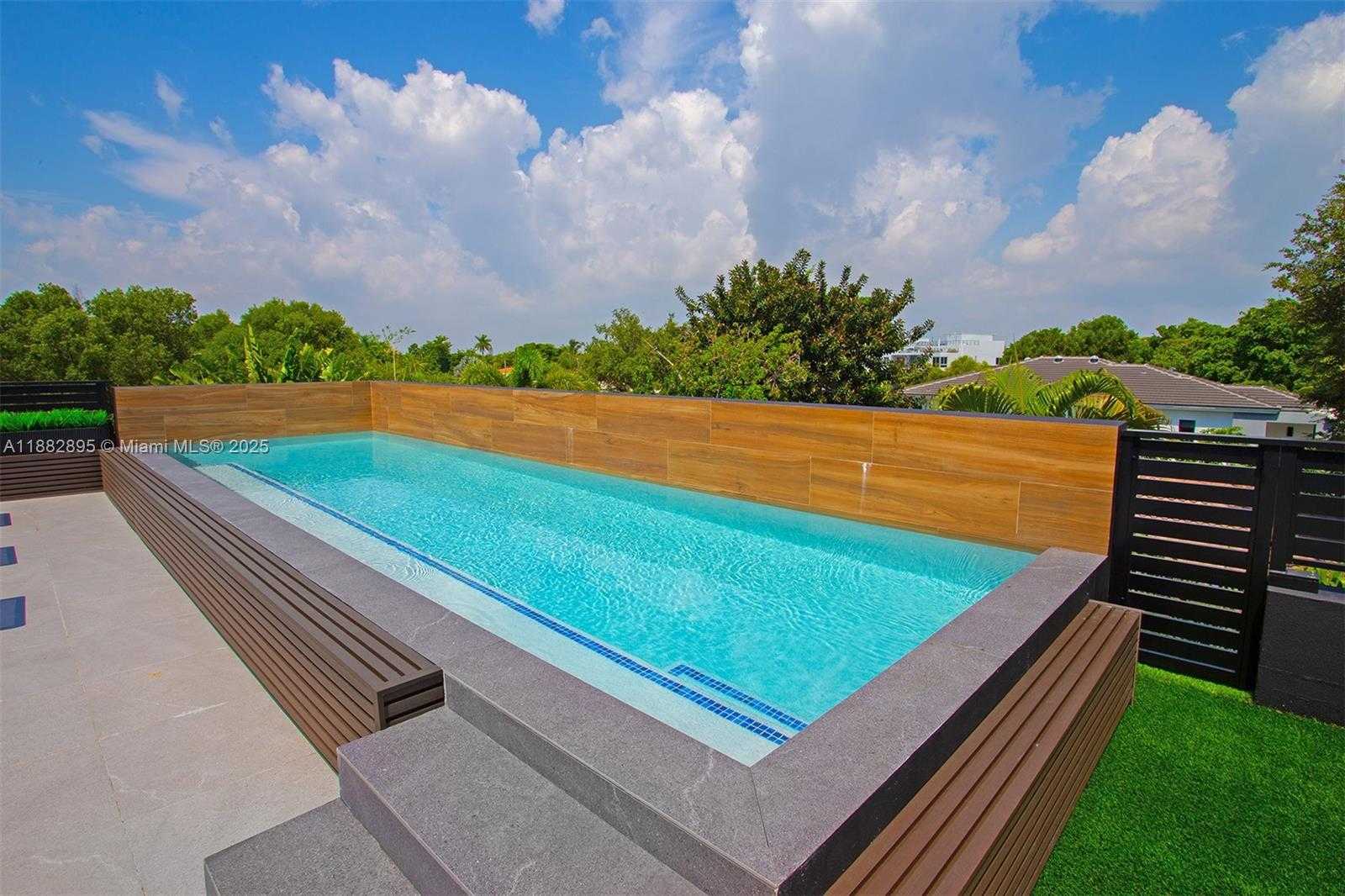 Small Image of 420 SOUTH WEST 15TH RD, Miami Number 38