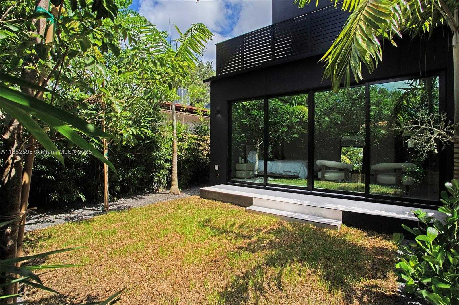 Small Image of 420 SOUTH WEST 15TH RD, Miami Number 55