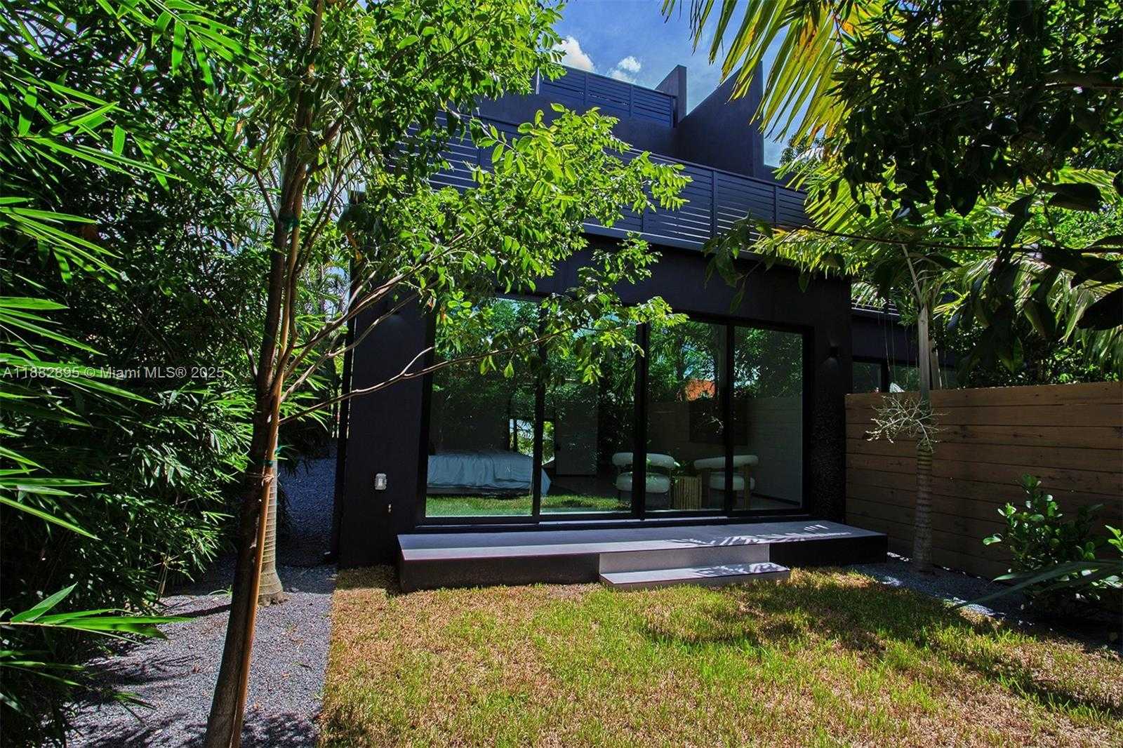 Small Image of 420 SOUTH WEST 15TH RD, Miami Number 78