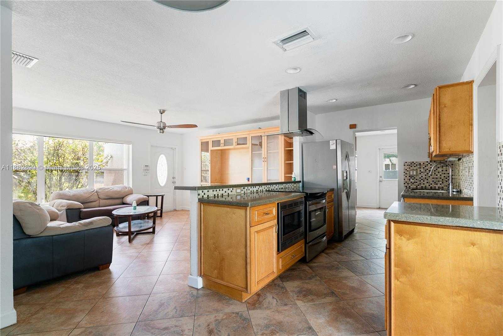 Small Image of 9835 SOUTH WEST 197TH ST, Cutler Bay Number 4