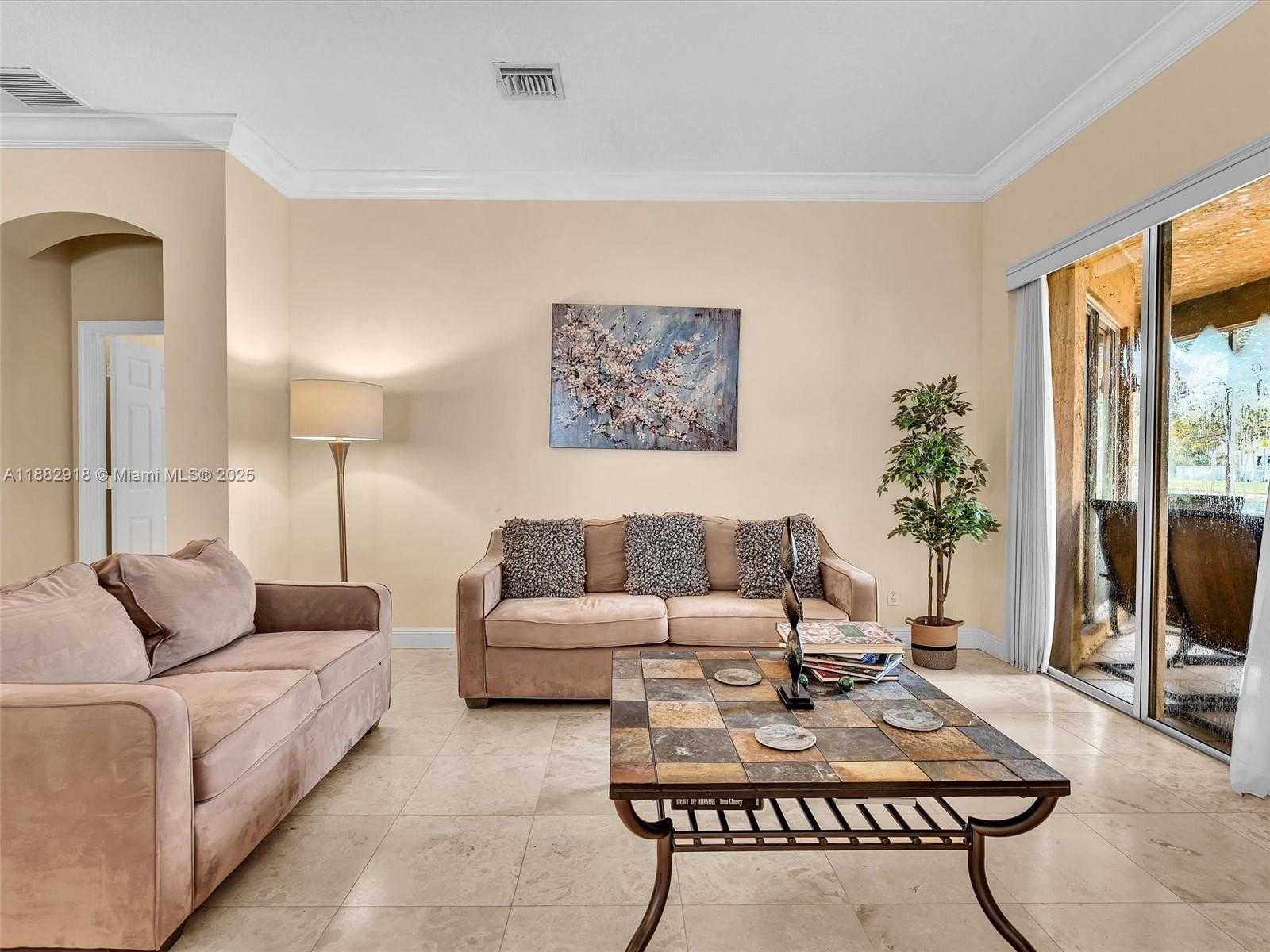Small Image of 19222 CRYSTAL ST, Weston Number 10