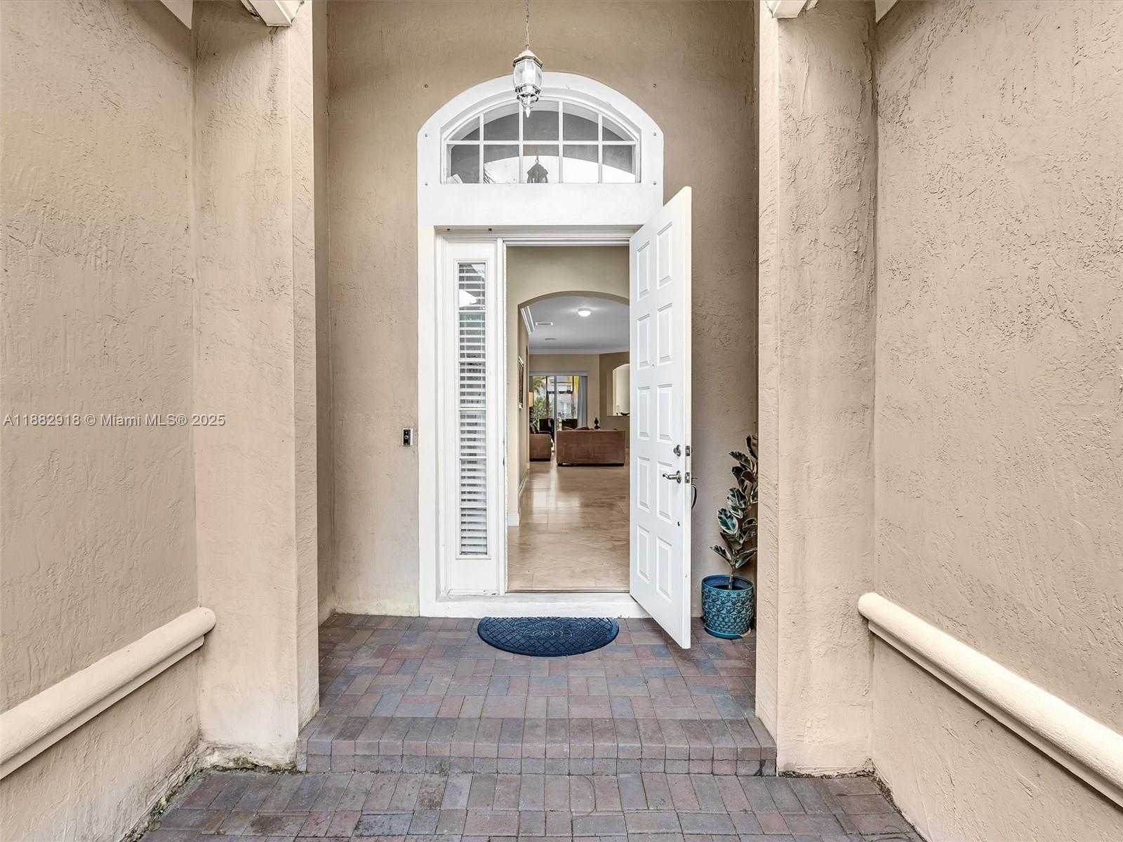 Small Image of 19222 CRYSTAL ST, Weston Number 4