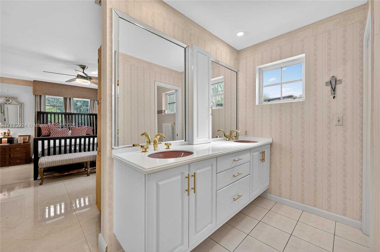 Small Image of 7521 SOUTH WEST 165TH TER, Palmetto Bay Number 8