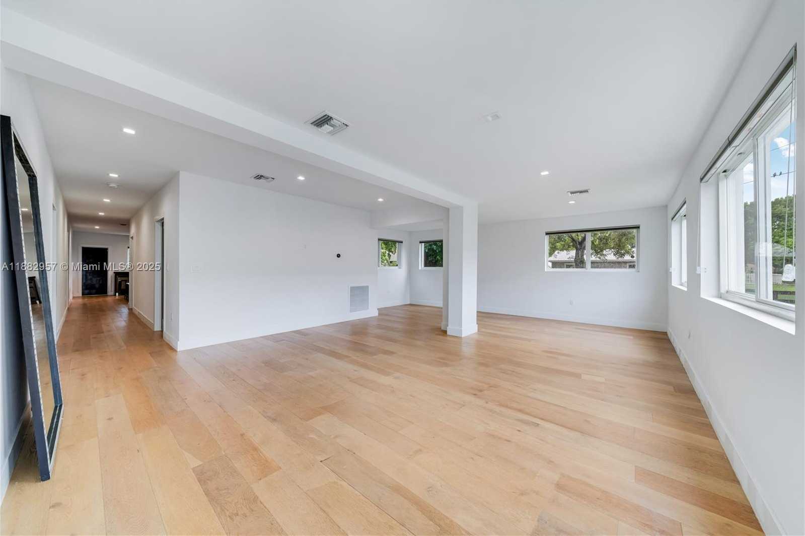 Small Image of 4301 NORTH WEST 6TH AVE, Miami Number 11