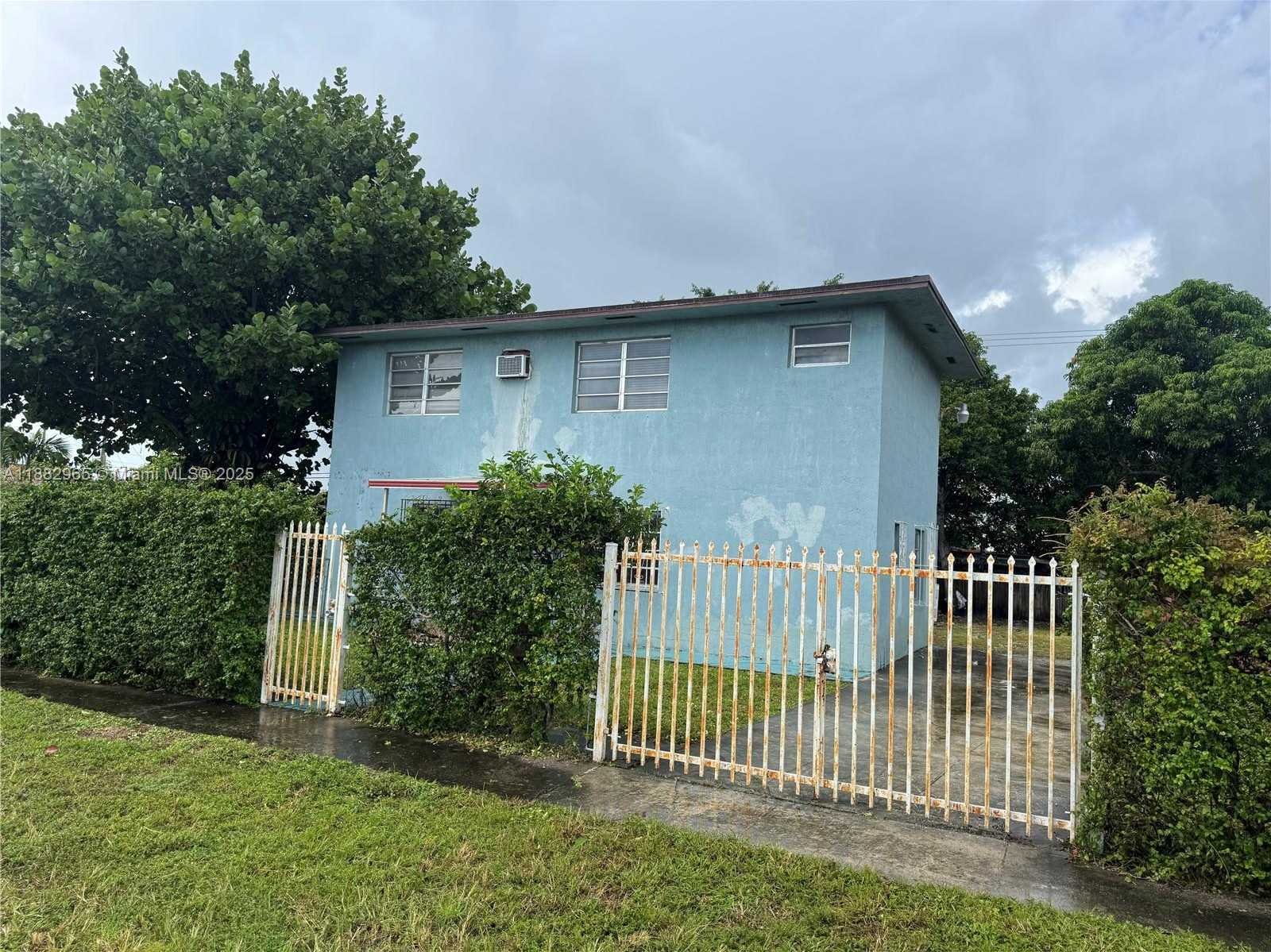 Small Image of 825 EAST 35TH ST, Hialeah Number 2