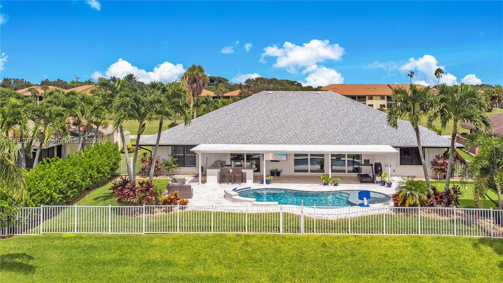 Small Image of 7104 SOUTH EAST BUNKER HILL DR, Hobe Sound Number 2