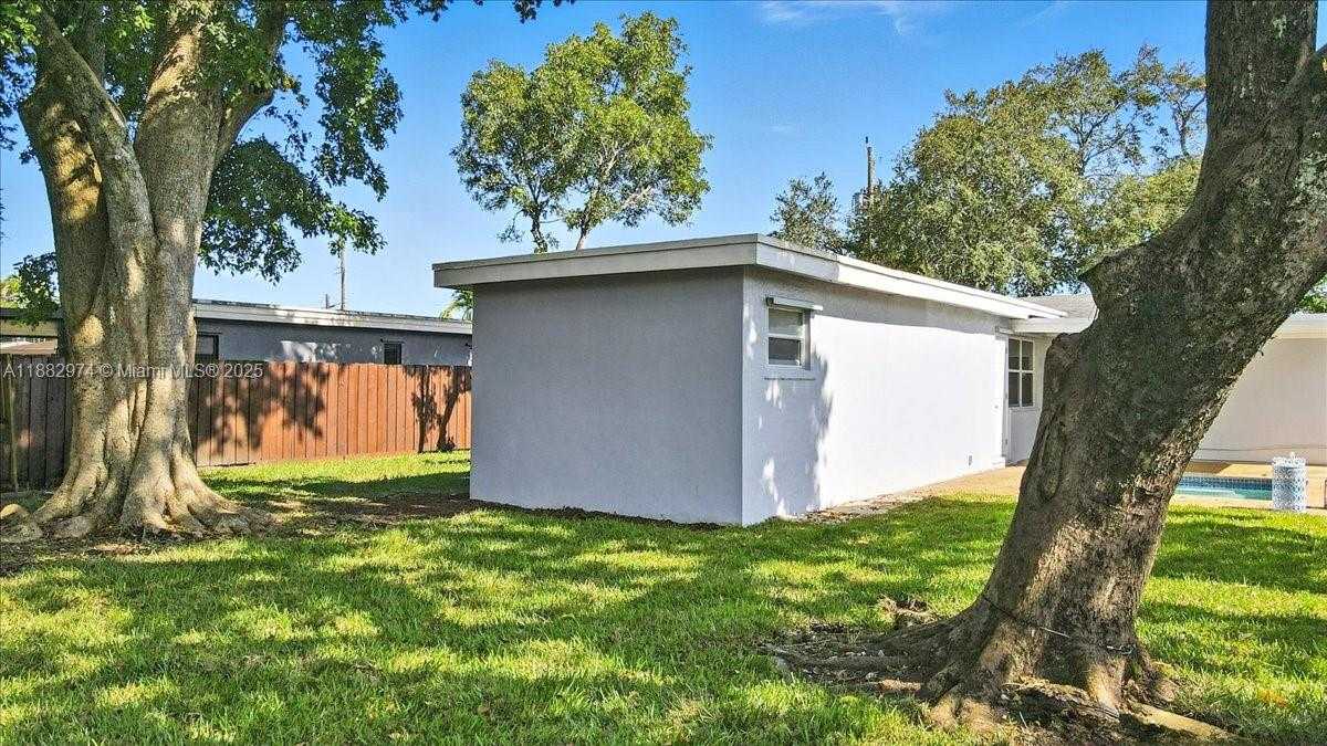 Small Image of 9207 SOUTH WEST 49TH PL, Cooper City Number 32