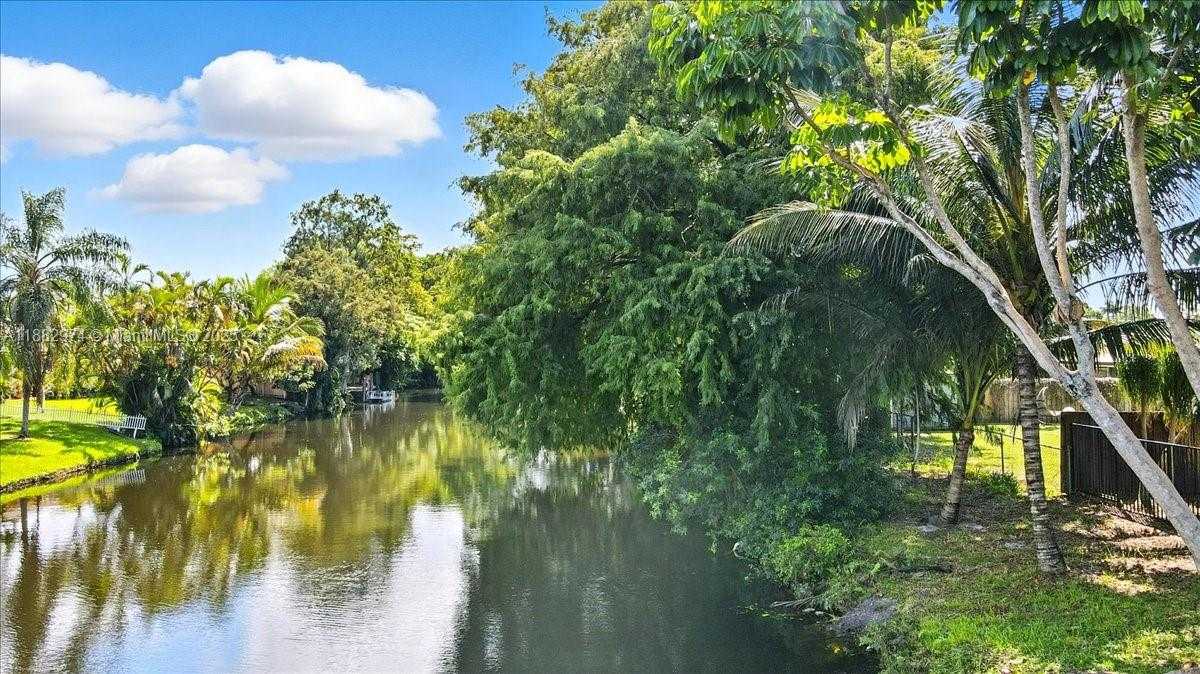 Small Image of 9207 SOUTH WEST 49TH PL, Cooper City Number 43