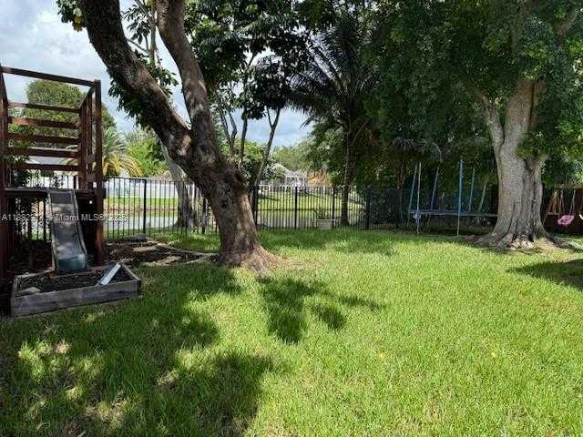 Small Image of 9207 SOUTH WEST 49TH PL, Cooper City Number 45