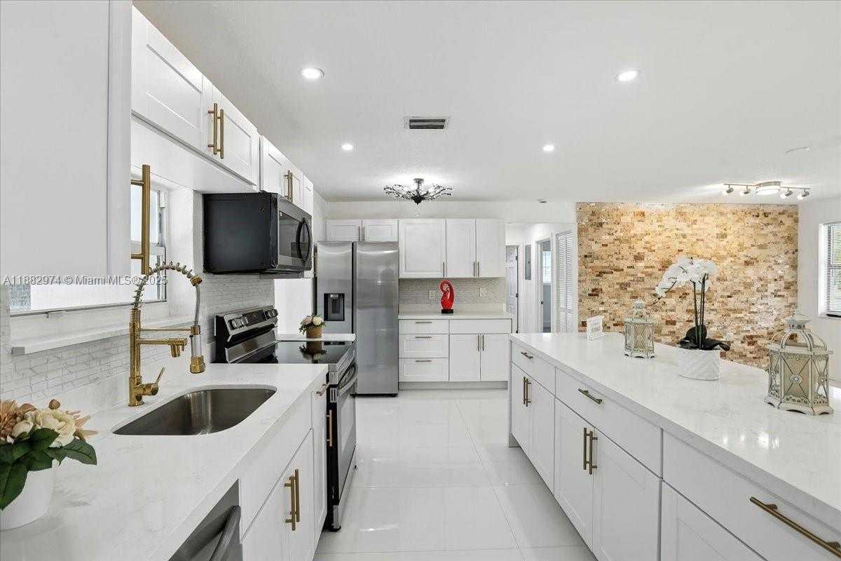 Small Image of 9207 SOUTH WEST 49TH PL, Cooper City Number 9