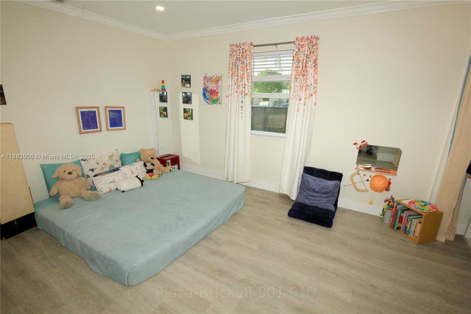 Small Image of 2754 SOUTH WEST 36TH AVE, Miami Number 16