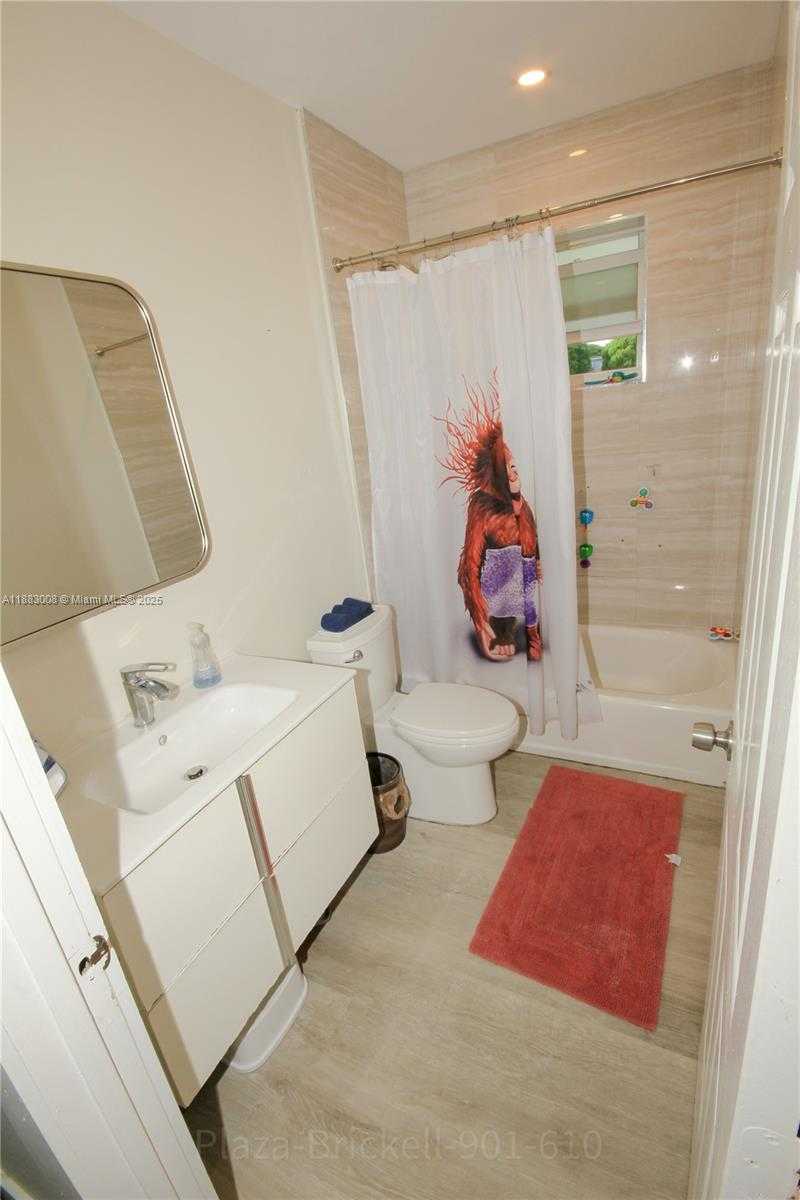 Small Image of 2754 SOUTH WEST 36TH AVE, Miami Number 17