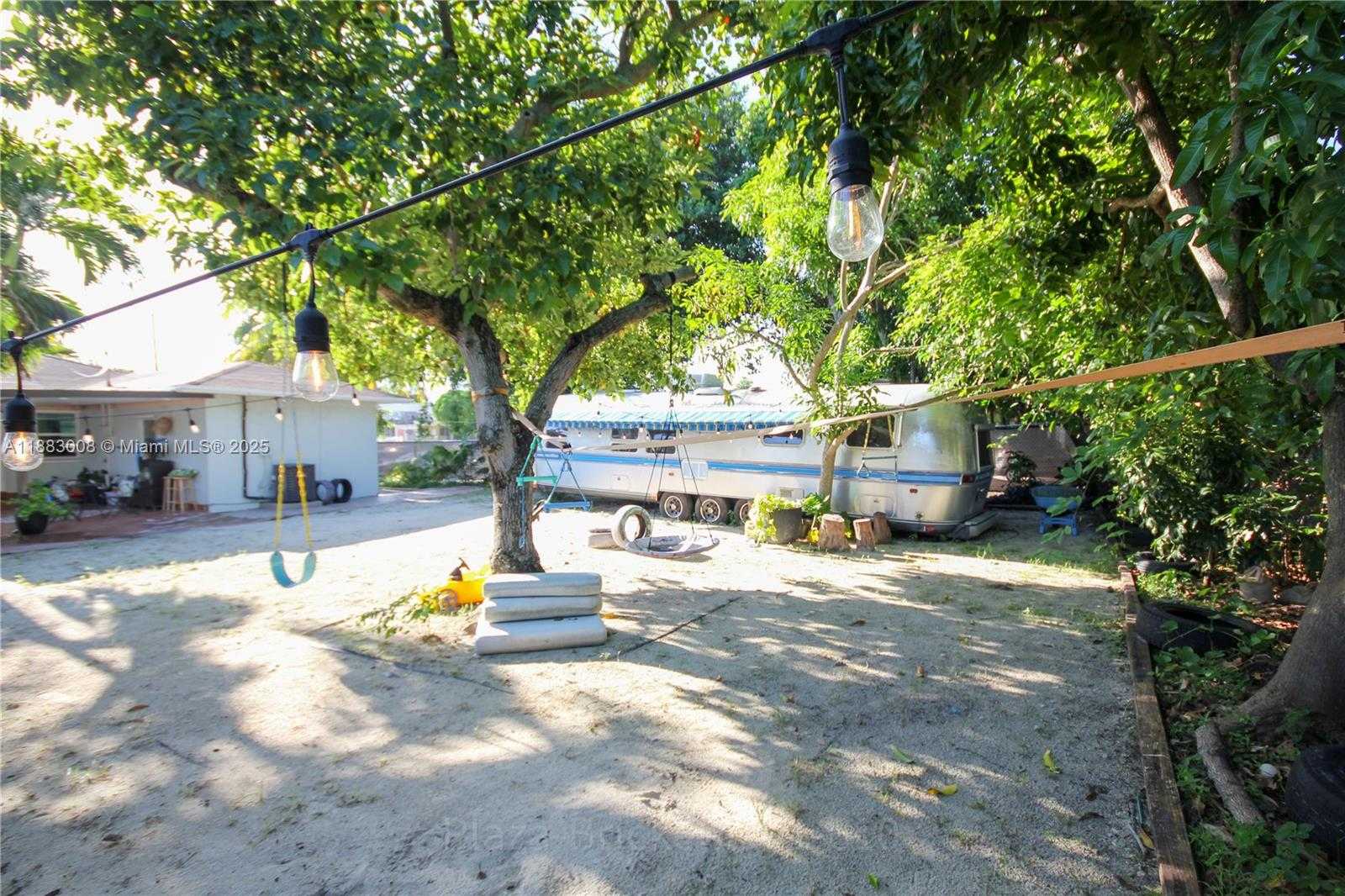Small Image of 2754 SOUTH WEST 36TH AVE, Miami Number 27