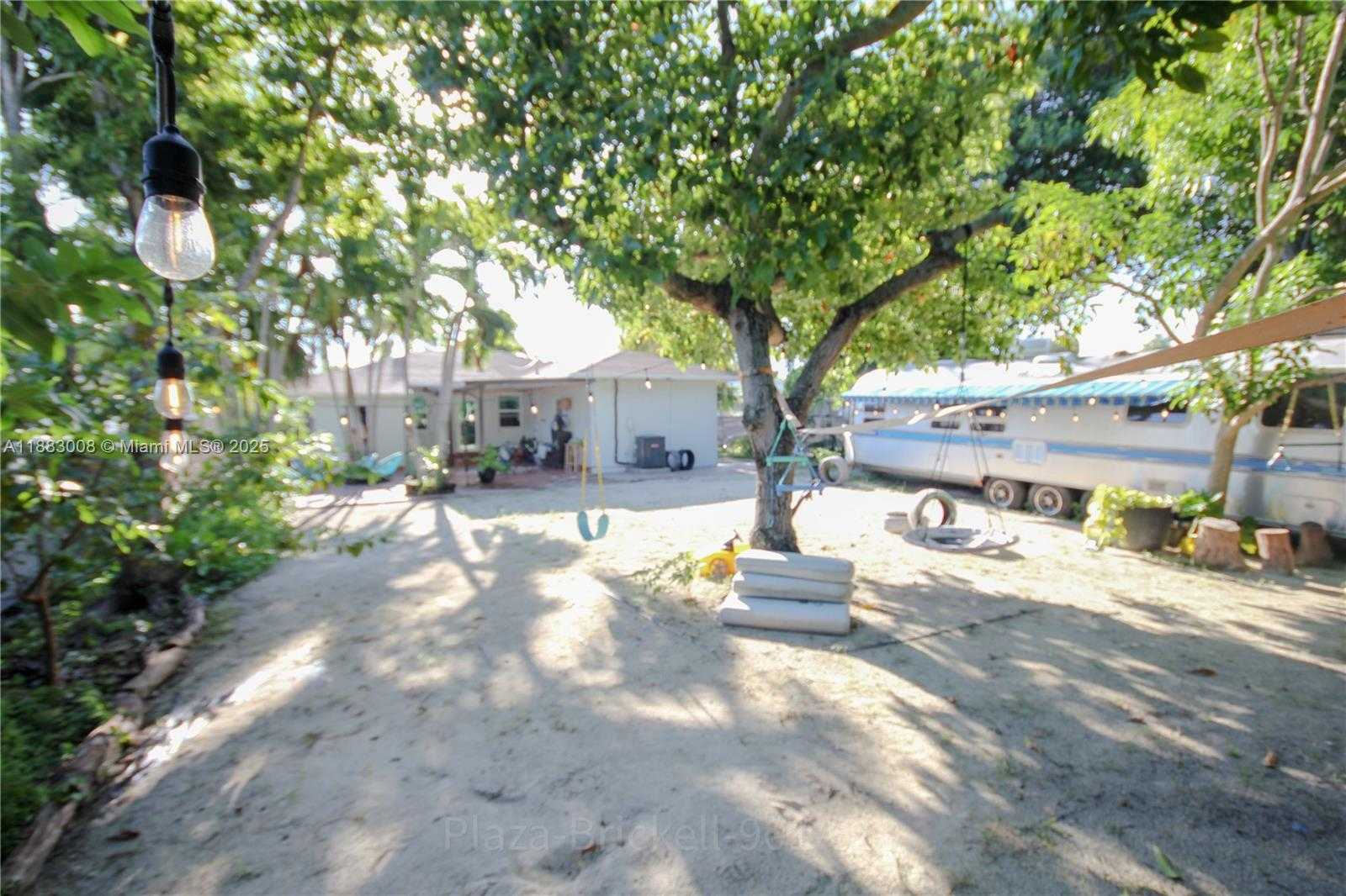 Small Image of 2754 SOUTH WEST 36TH AVE, Miami Number 28