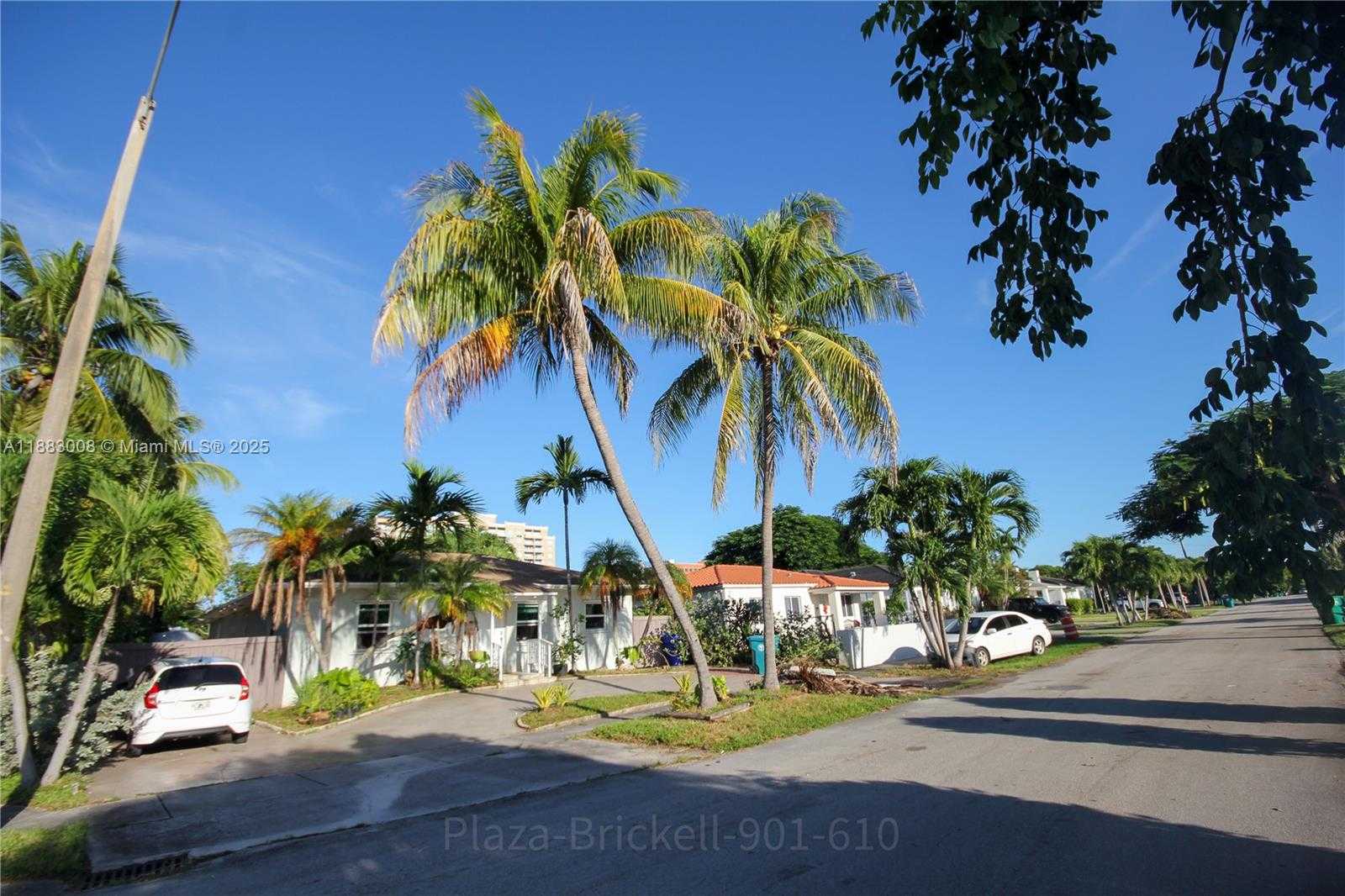 Small Image of 2754 SOUTH WEST 36TH AVE, Miami Number 31