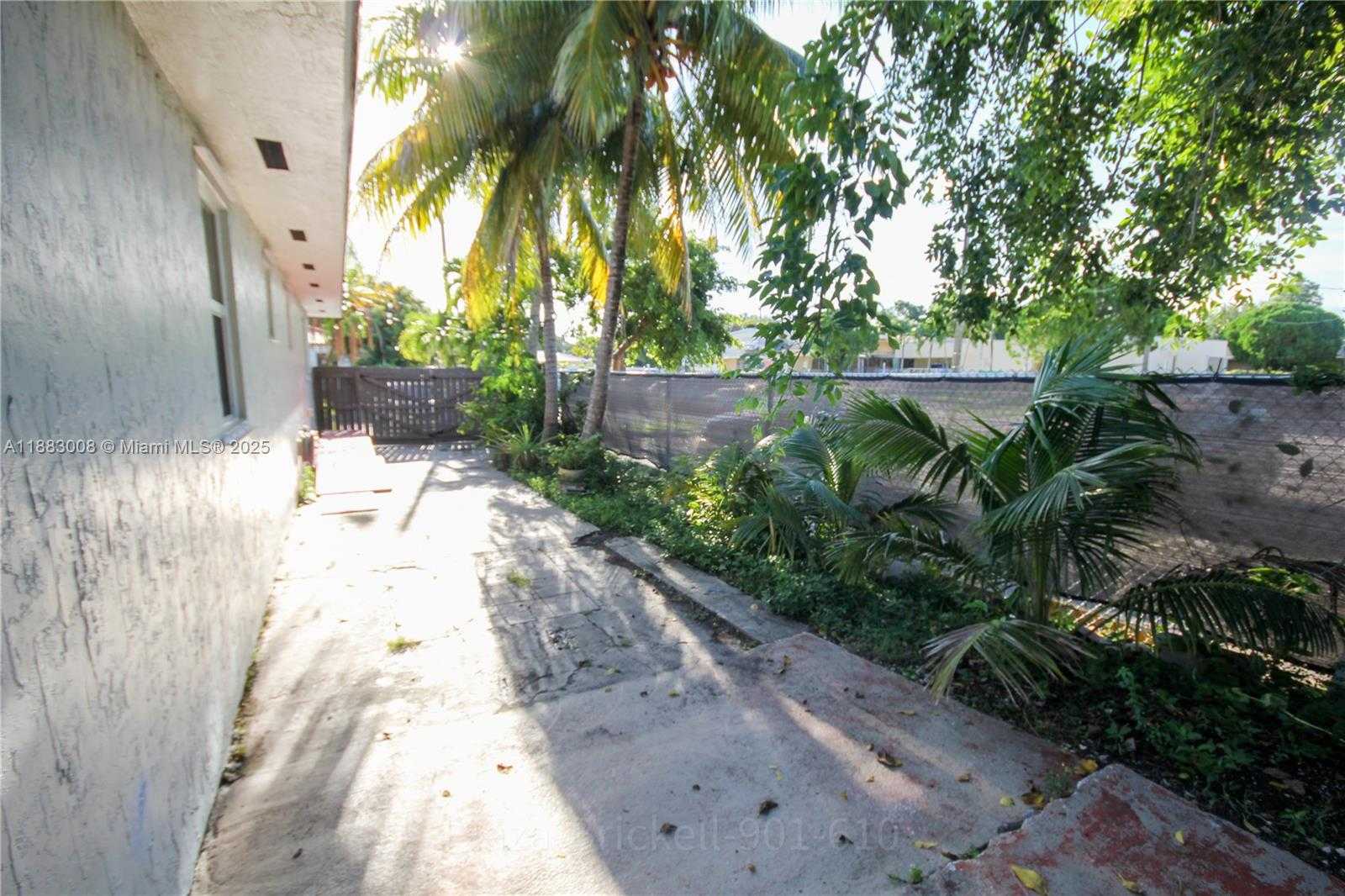 Small Image of 2754 SOUTH WEST 36TH AVE, Miami Number 33