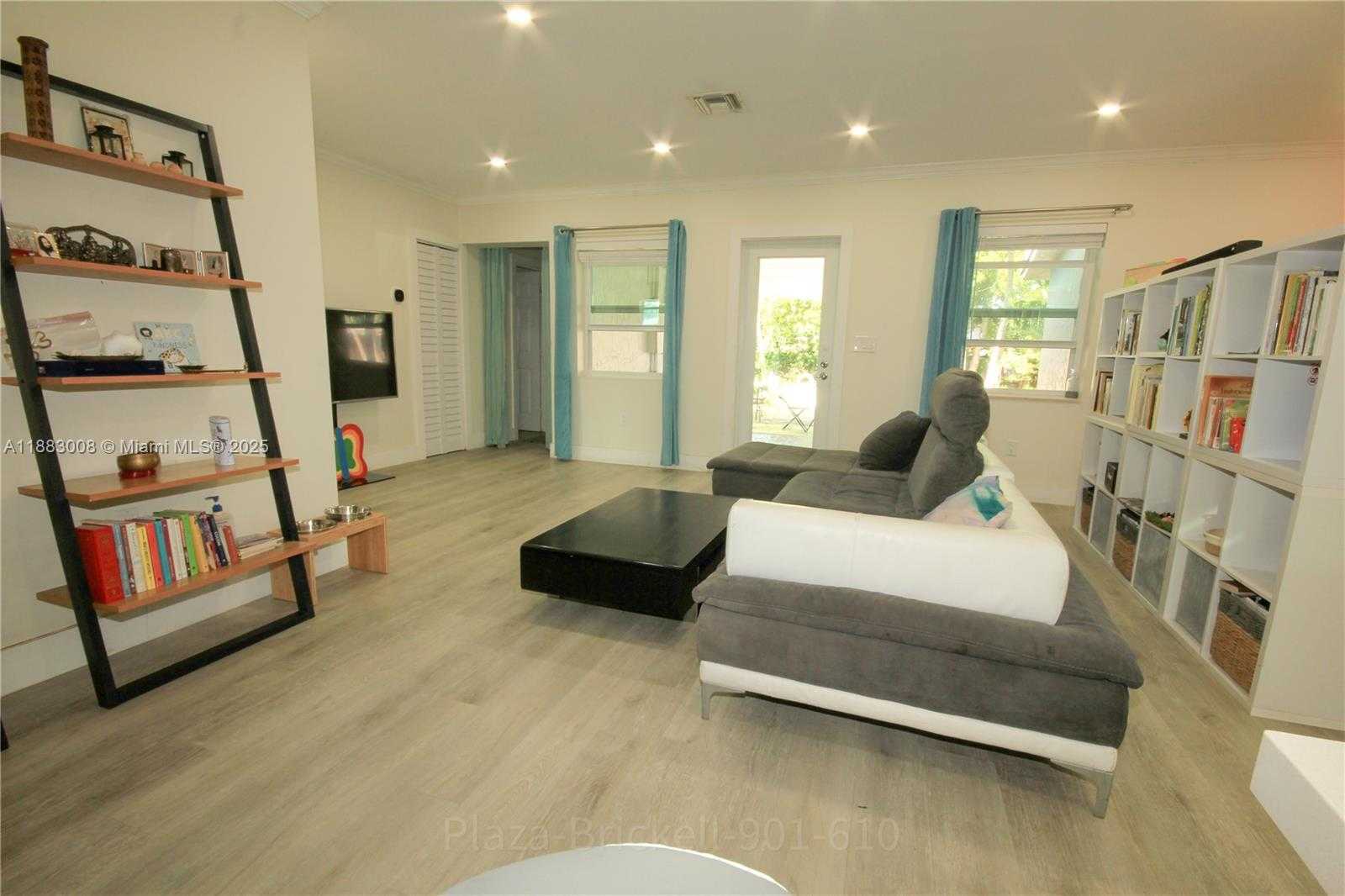 Small Image of 2754 SOUTH WEST 36TH AVE, Miami Number 6