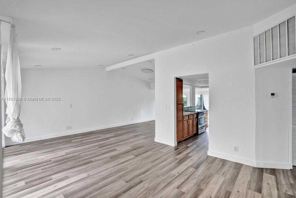 Small Image of 2512 GULFSTREAM LN, Fort Lauderdale Number 2