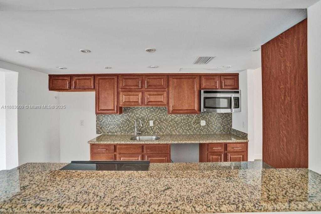 Small Image of 2512 GULFSTREAM LN, Fort Lauderdale Number 4