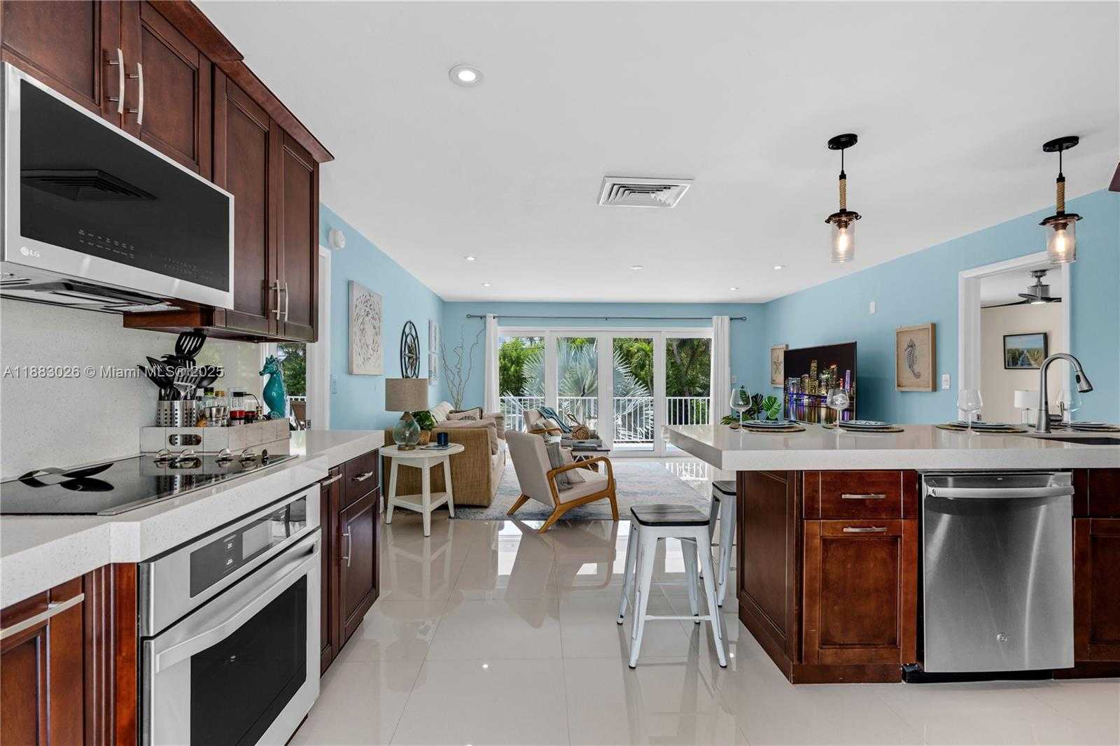 Small Image of 126 COLUMBUS DR, Islamorada Number 35