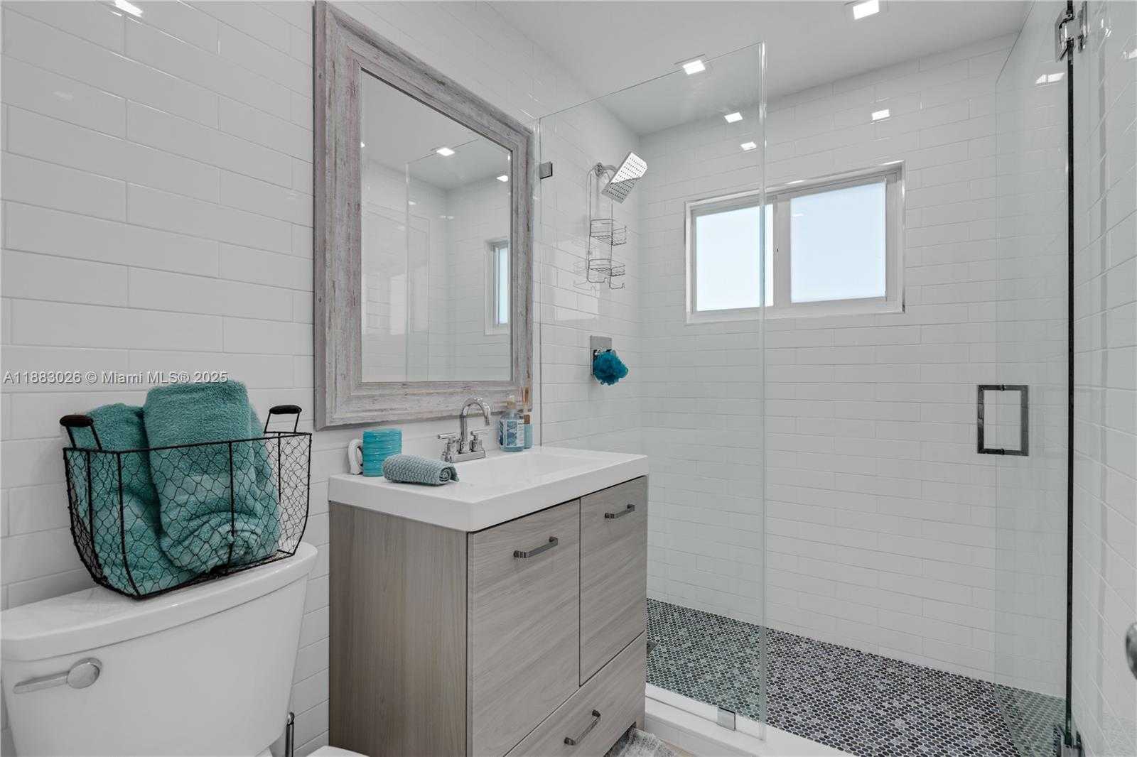 Small Image of 126 COLUMBUS DR, Islamorada Number 51