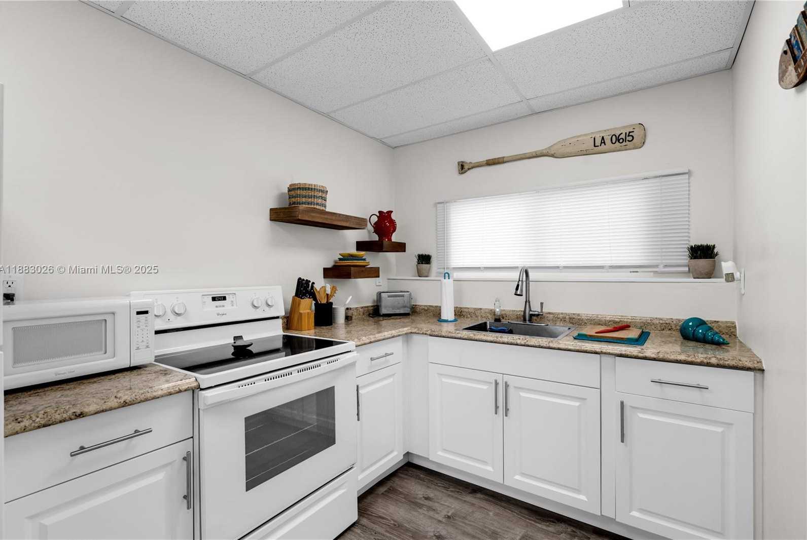 Small Image of 126 COLUMBUS DR, Islamorada Number 56