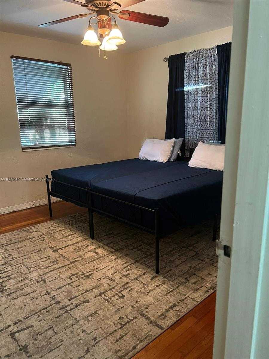 Small Image of 2826 MADISON ST, Hollywood Number 9