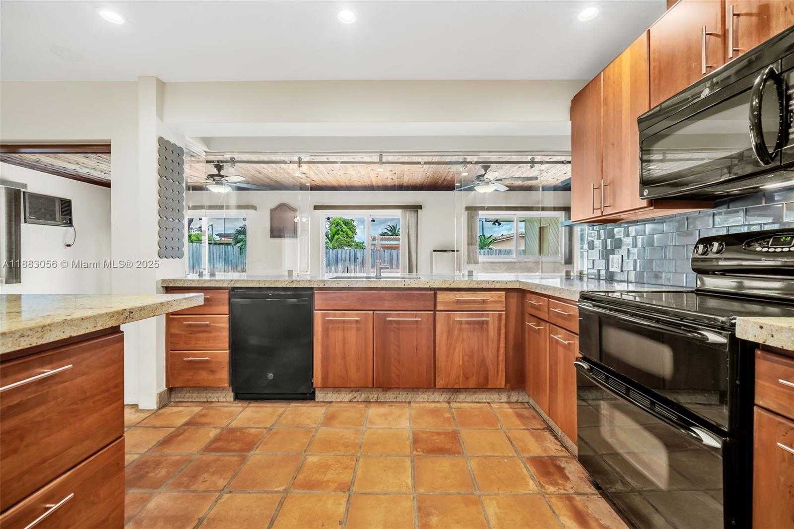 Small Image of 4815 CLEVELAND ST, Hollywood Number 13