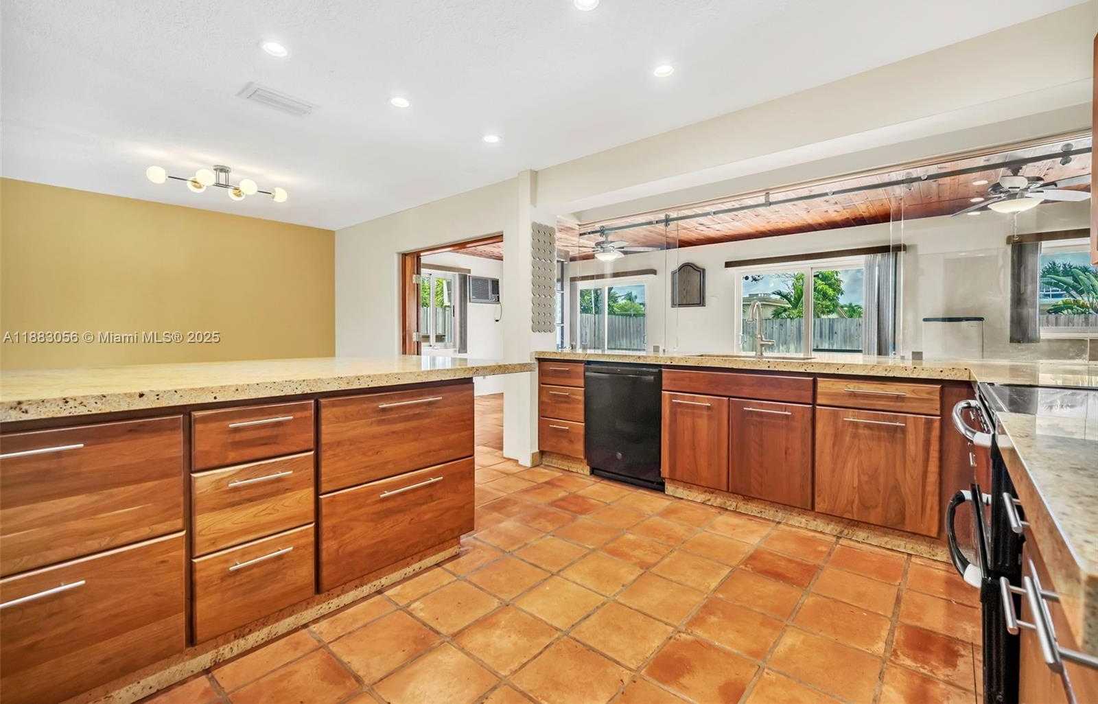 Small Image of 4815 CLEVELAND ST, Hollywood Number 14