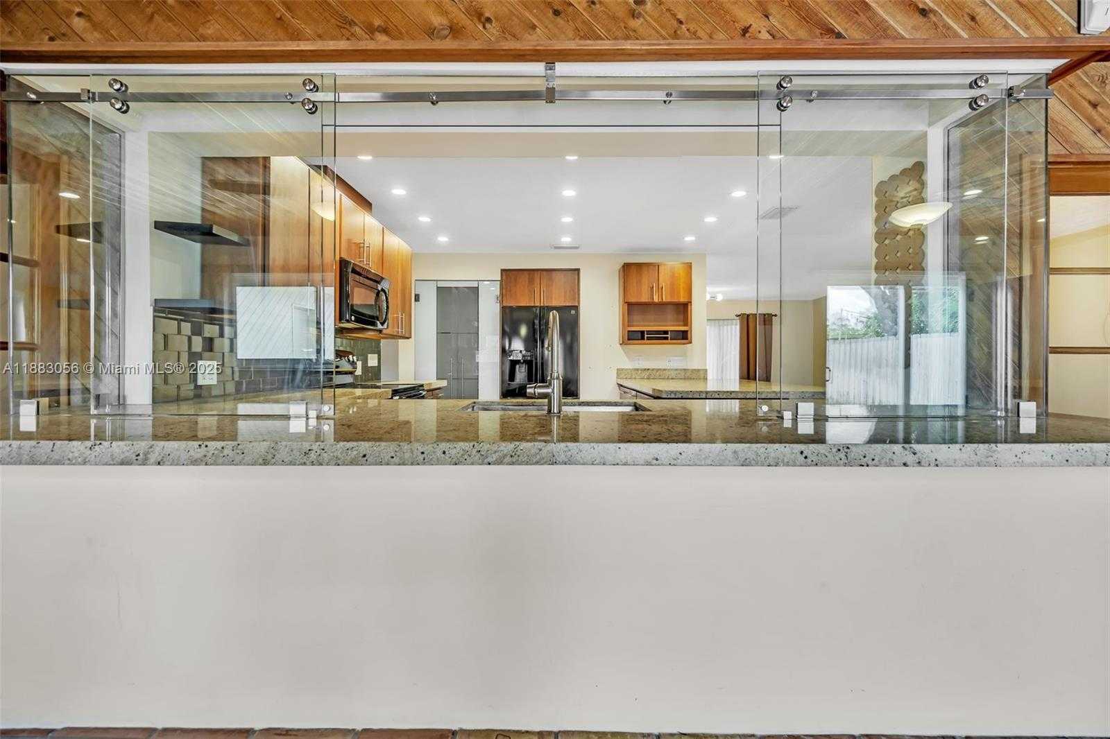 Small Image of 4815 CLEVELAND ST, Hollywood Number 15