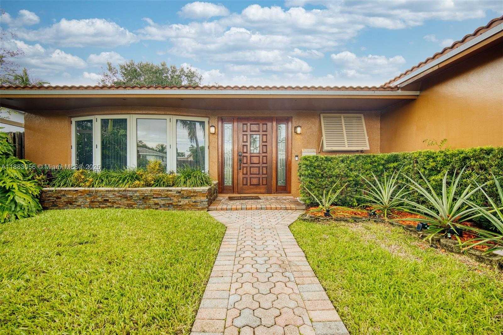 Small Image of 4815 CLEVELAND ST, Hollywood Number 2