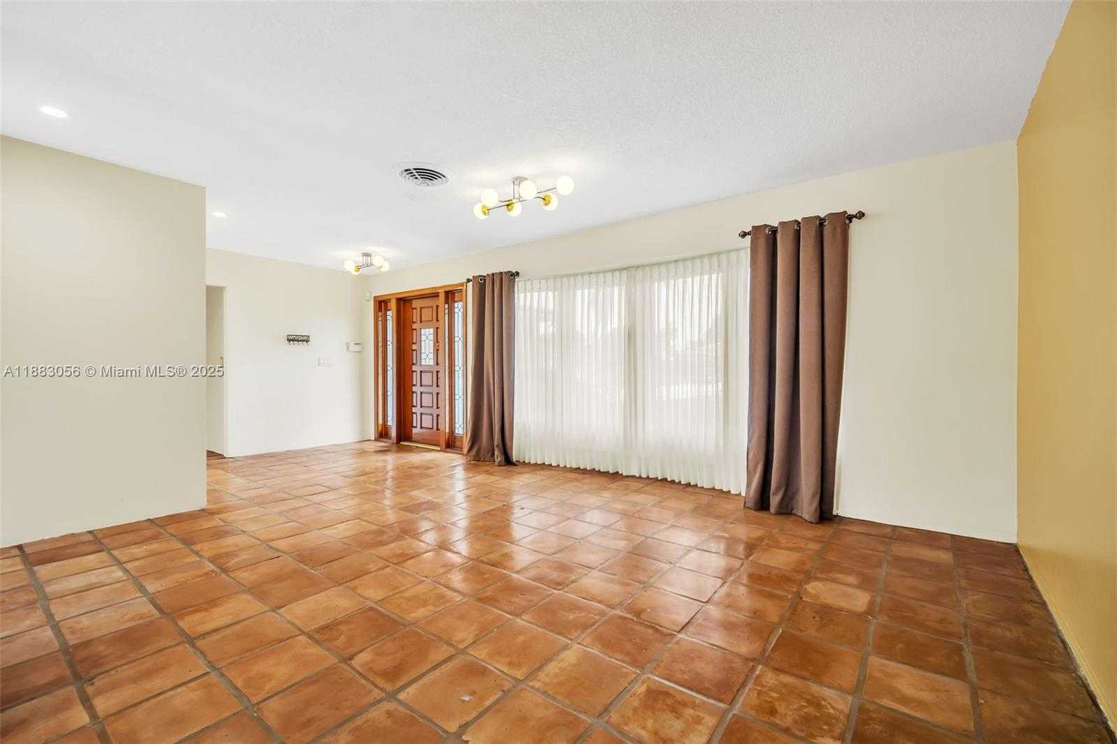 Small Image of 4815 CLEVELAND ST, Hollywood Number 6