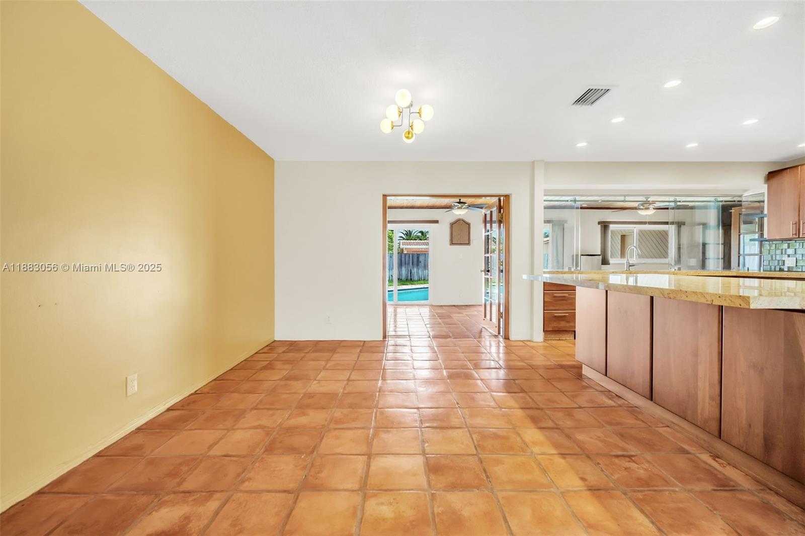 Small Image of 4815 CLEVELAND ST, Hollywood Number 7