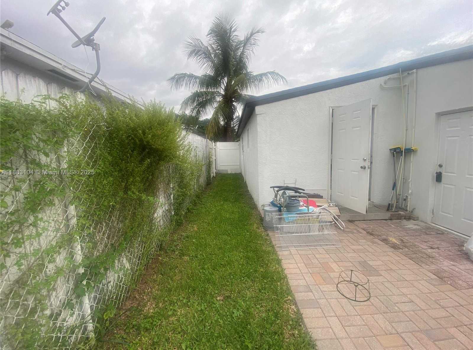 Small Image of 3416 SOUTH WEST 12TH CT, Fort Lauderdale Number 8