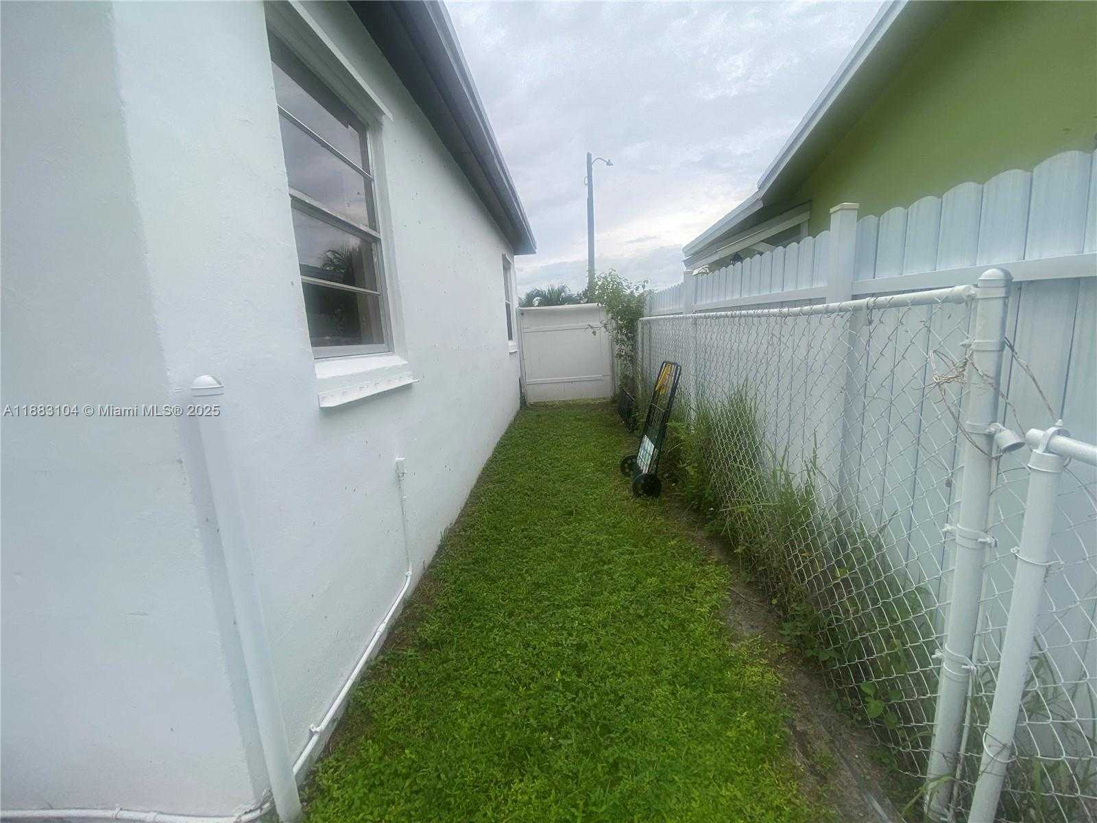 Small Image of 3416 SOUTH WEST 12TH CT, Fort Lauderdale Number 9