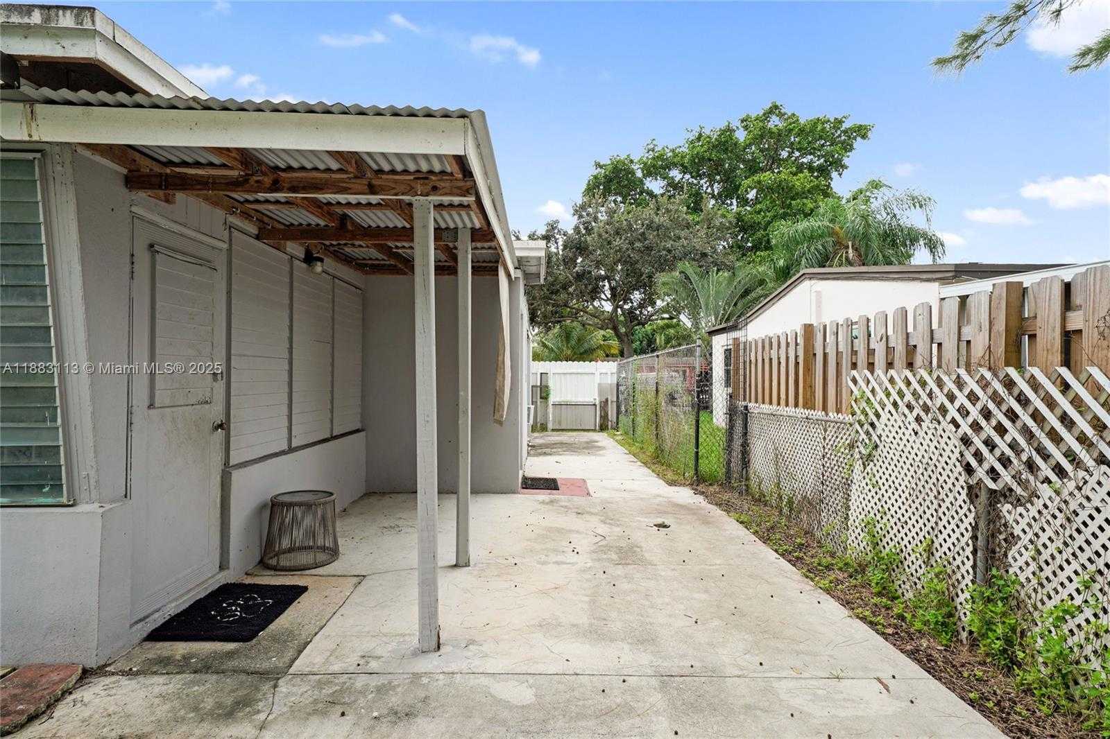 Small Image of 125 NORTH WEST 121ST ST, North Miami Number 17