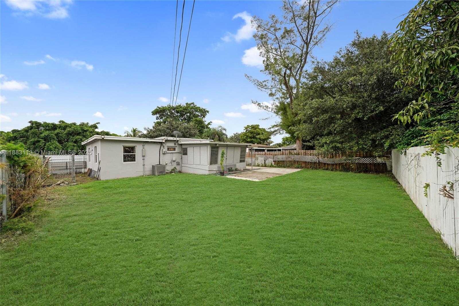 Small Image of 125 NORTH WEST 121ST ST, North Miami Number 20