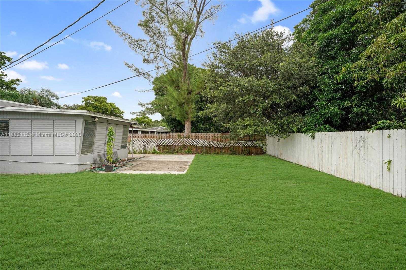Small Image of 125 NORTH WEST 121ST ST, North Miami Number 21