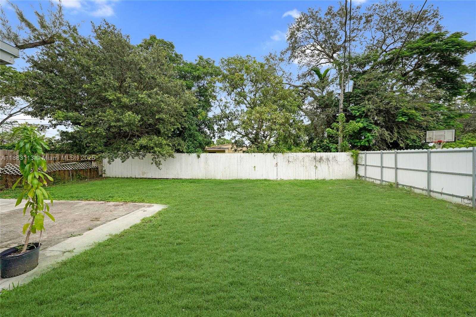 Small Image of 125 NORTH WEST 121ST ST, North Miami Number 22