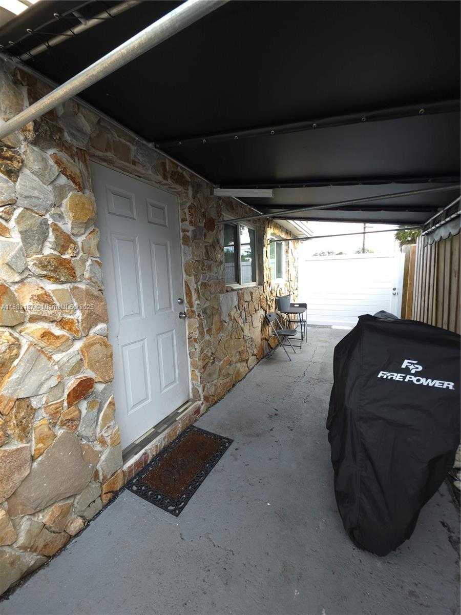 Small Image of 5041 SOUTH WEST 11TH ST, Plantation Number 11