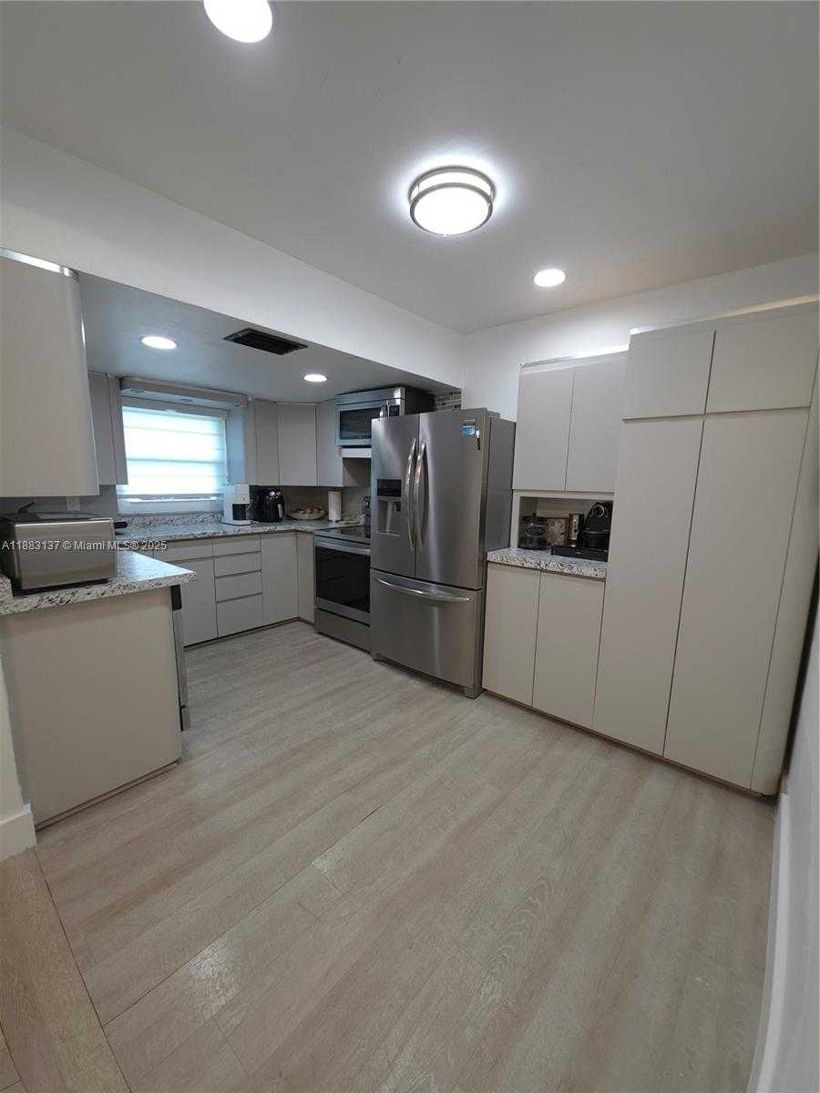 Small Image of 5041 SOUTH WEST 11TH ST, Plantation Number 4