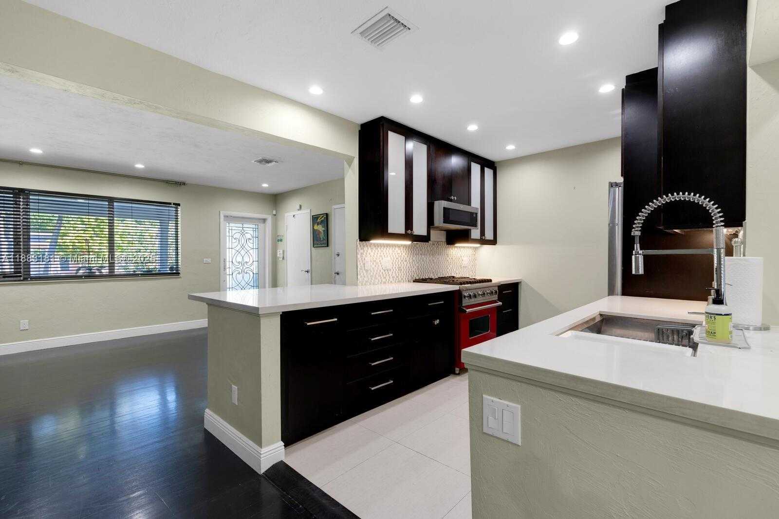 Small Image of 100 NORTH EAST 123RD ST, North Miami Number 11