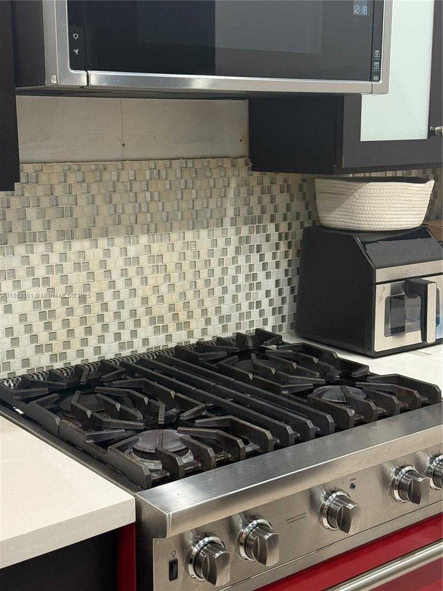 Small Image of 100 NORTH EAST 123RD ST, North Miami Number 12
