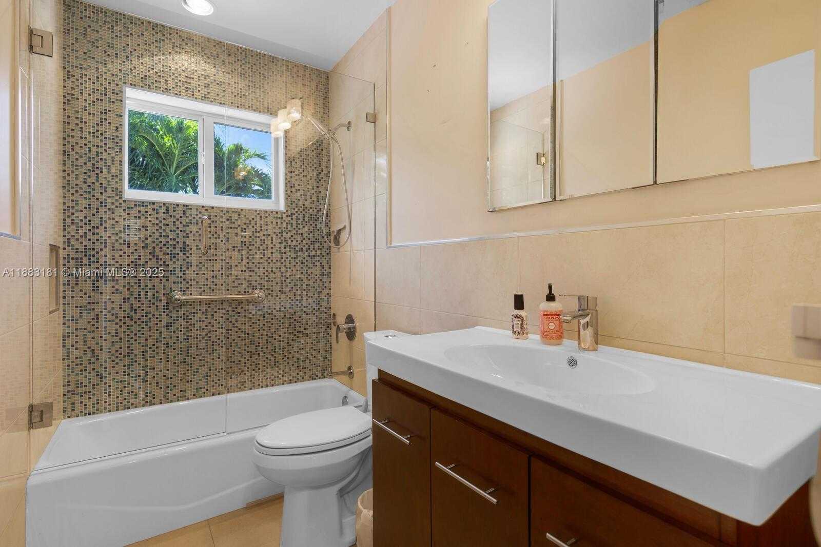 Small Image of 100 NORTH EAST 123RD ST, North Miami Number 20