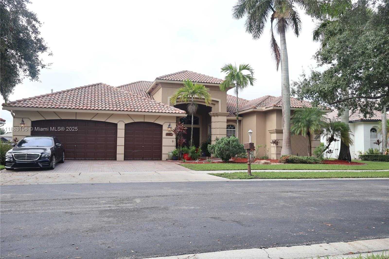 Small Image of 13742 NORTH WEST 11TH CT, Pembroke Pines Number 2