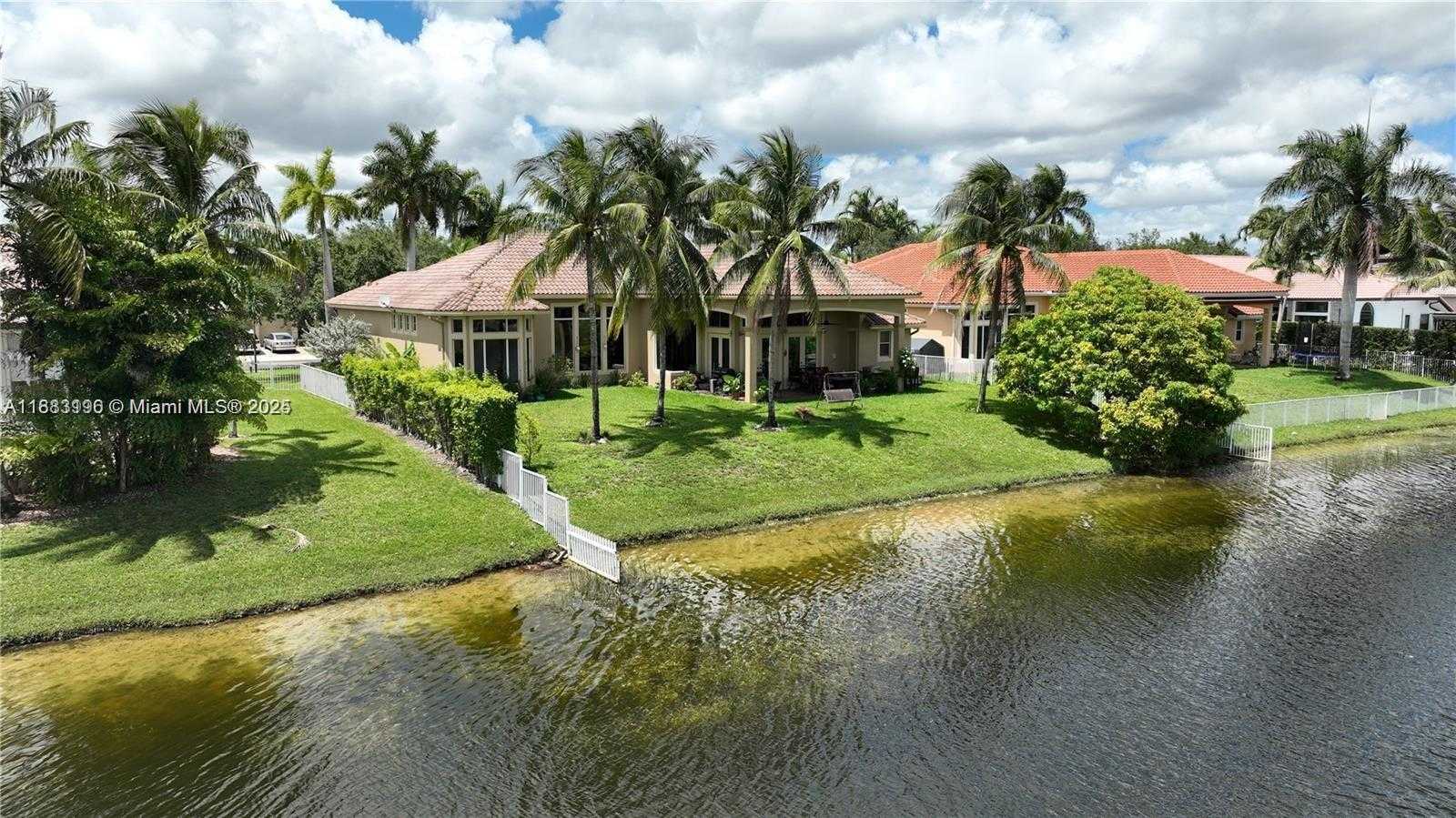 Small Image of 13742 NORTH WEST 11TH CT, Pembroke Pines Number 28