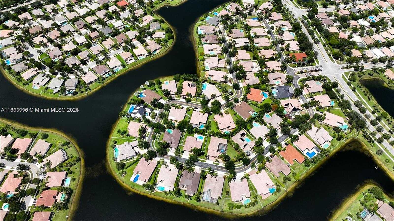 Small Image of 13742 NORTH WEST 11TH CT, Pembroke Pines Number 36